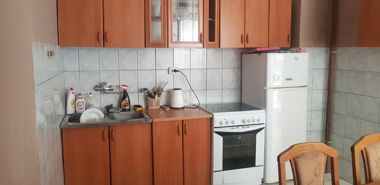 Apartment Apartman Lara *