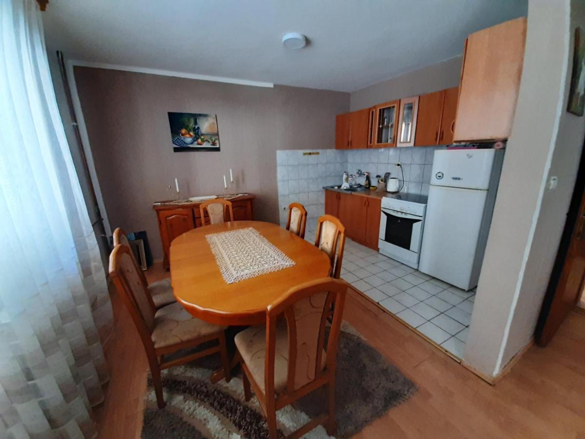 Apartman Lara *